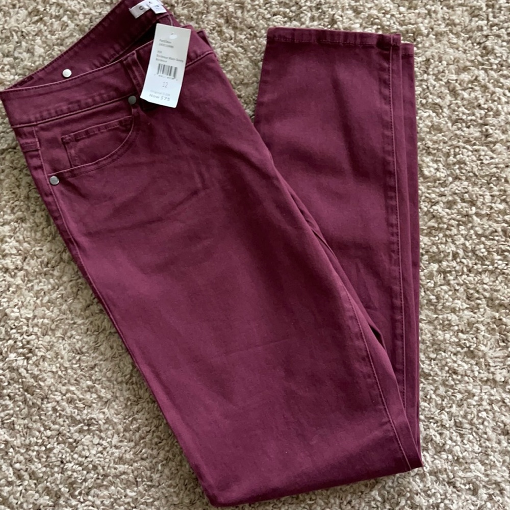 Cabi skinny pant. Bordeaux color. NWT
